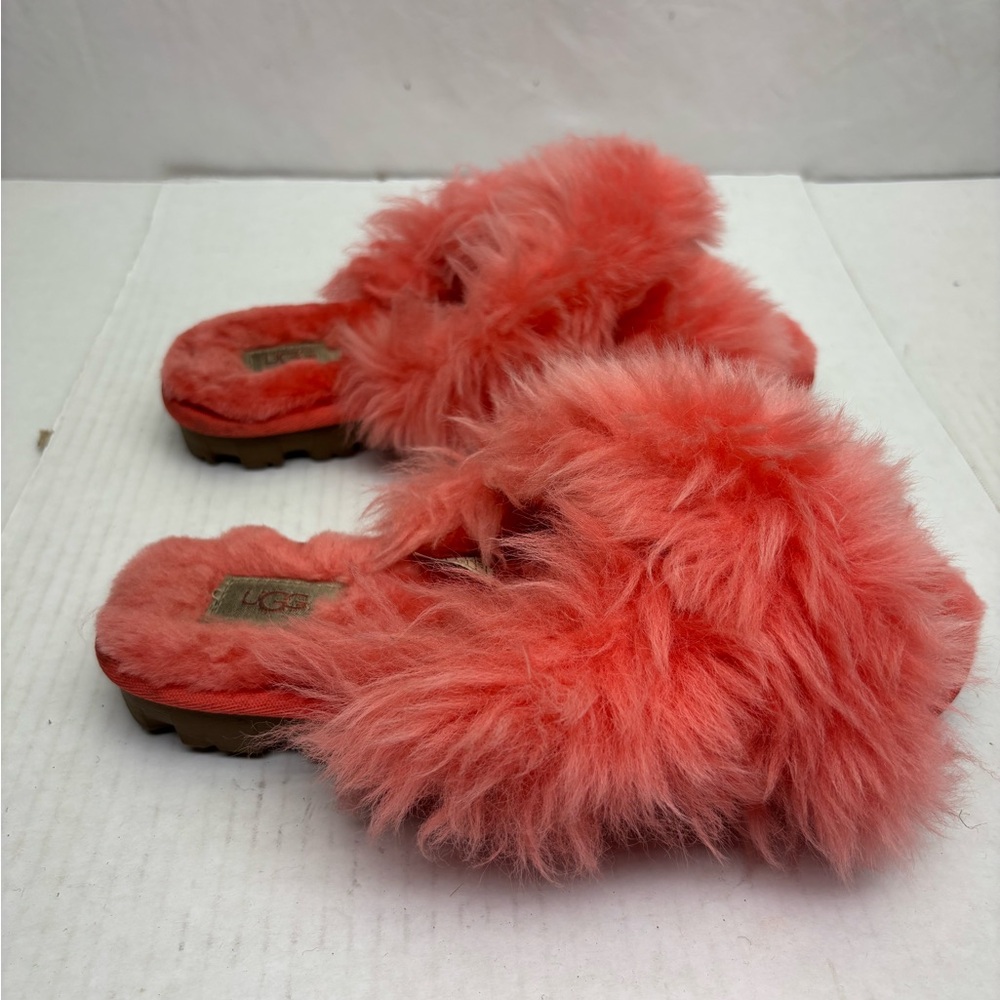 Ugg slippers women’s SZ 6, box 30